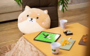 こたつを囲んで大盛りあがり！令和初の年越しは家族でゲーム大会