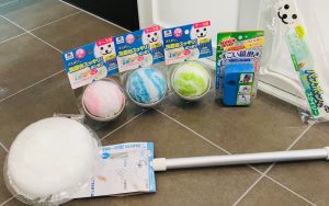 ピカピカが気持ちいい♪ お風呂に鏡についた頑固な水垢汚れは専用グッズでスッキリ！