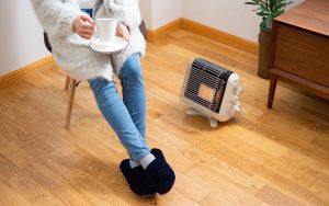 足元が寒いこれからの季節に。おすすめの暖房器具・加湿器をご紹介！