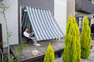 オーニングやすだれで遮熱！エアコンに頼らず省エネ＆暑さ対策をしましょう