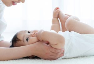 赤ちゃんの夏の暑さ対策。室内環境を快適に、心地よく！