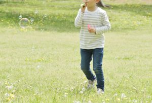 砂遊びからシャボン玉まで！夏の外遊びが楽しくなる子どものおもちゃ
