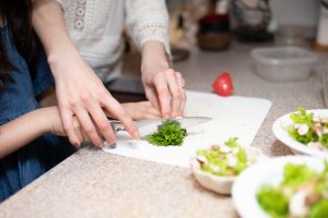 今年の自由研究は料理に挑戦！親子での料理におすすめの調理グッズをご紹介