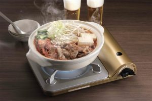 軽い土鍋やアルミ鍋、IH対応鍋を使い分けて料理をもっと楽しもう！