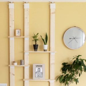 工具不要！2×4材と突っ張りで理想のサイズのラックや壁面収納をDIYしよう