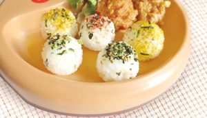お弁当や夜食に！グッズを使っていろいろなおにぎりを作りませんか